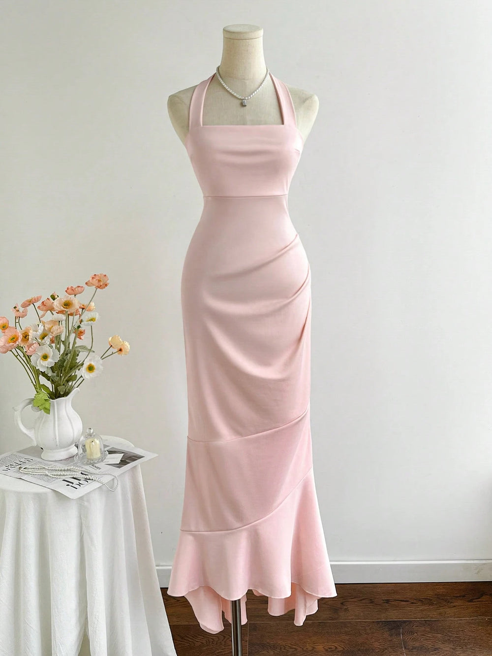 Vestido Midi Rosa Sirena Con Escote Cuadrado vista frontal completa.
