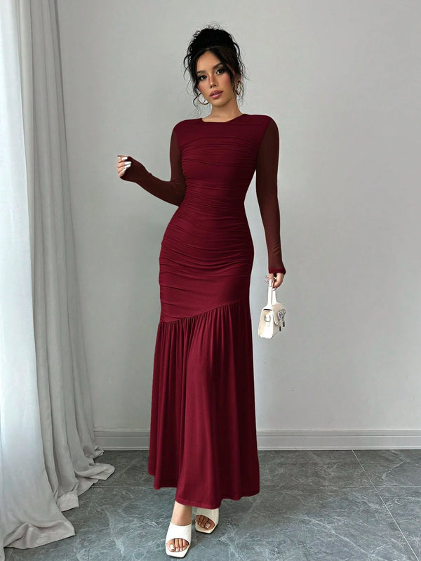 Vestido elegante burdeos para boda y eventos de gala.