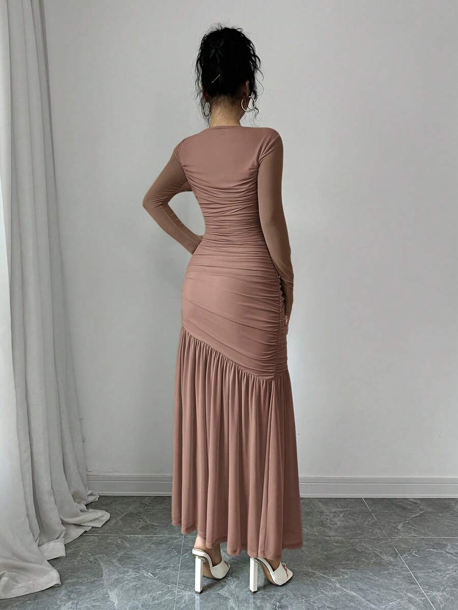 Vestido elegante rosa vieja con manga larga corte sirena frontal