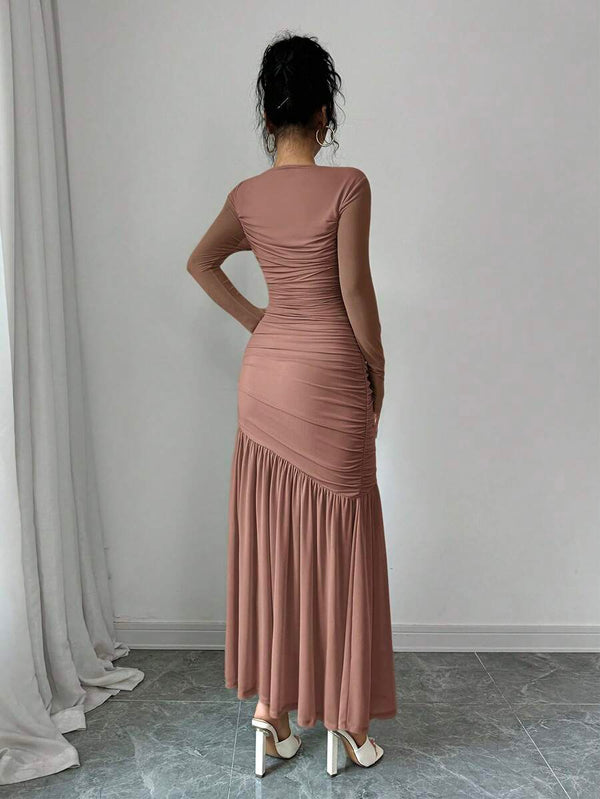 Vestido elegante rosa vieja con manga larga corte sirena trasero