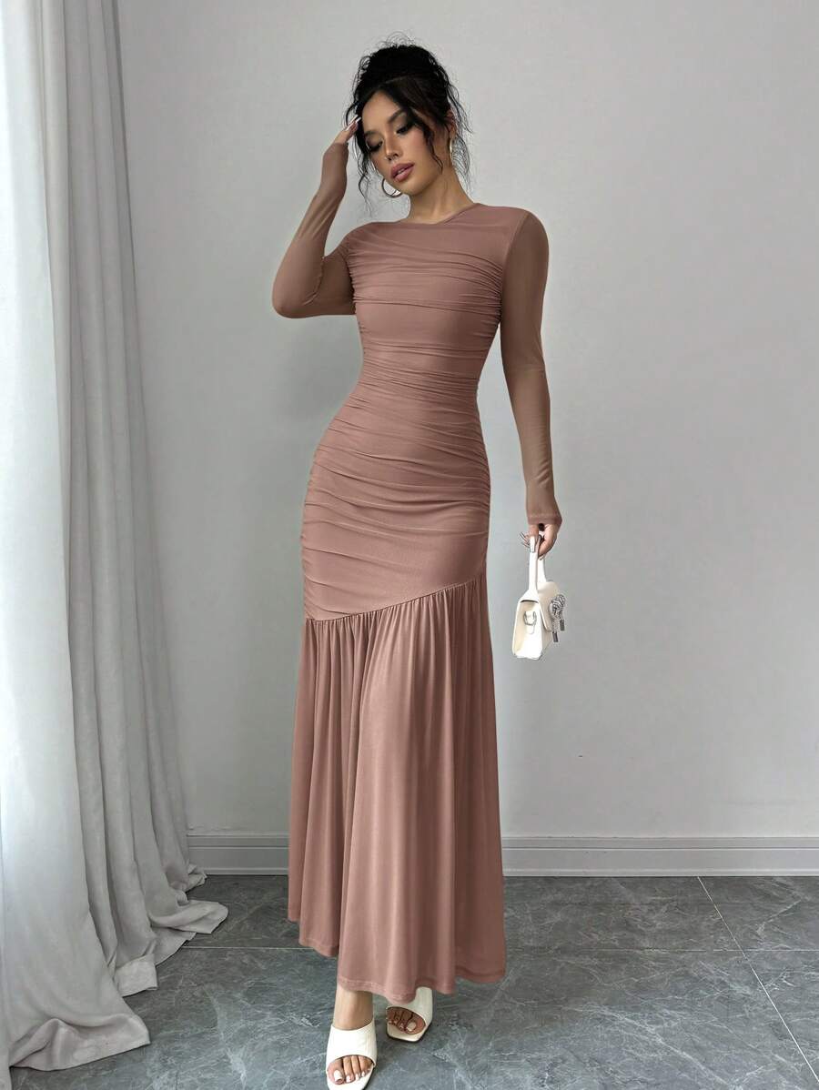 Vestido elegante rosa vieja con manga larga corte sirena frontal