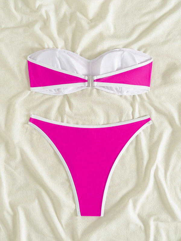 Bikini bandeau multicolor con ribete en contraste corte alto vista trasera