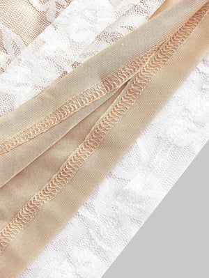 Vista completa de la falda midi fruncida del vestido de encaje y los tacones de la modelo.