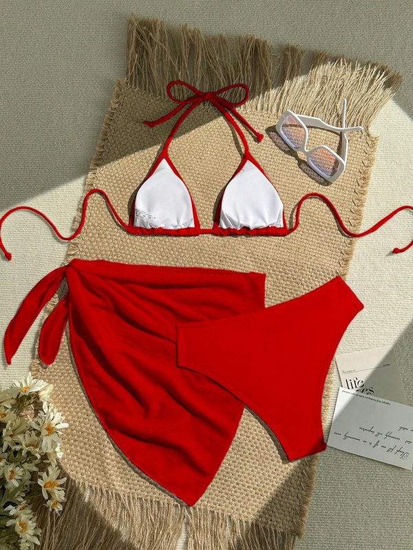 Bikini Rojo 3 Piezas vista del top triángulo con amarres y detalle fruncido.