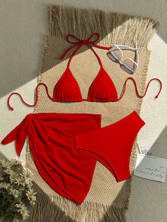 Bikini Rojo 3 Piezas set completo con top triángulo, braguita y falda pareo.
