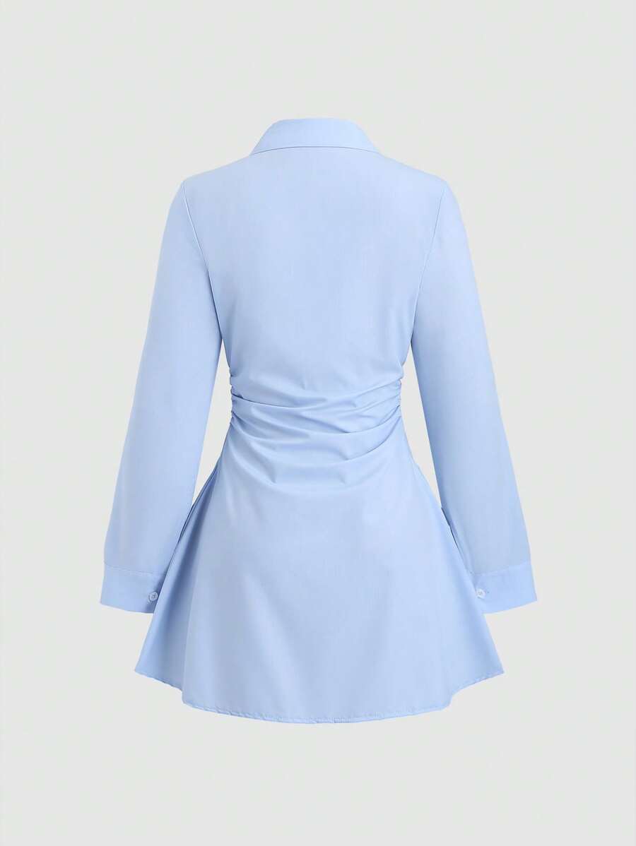 Vestido camisero mini azul pastel con fruncido lateral