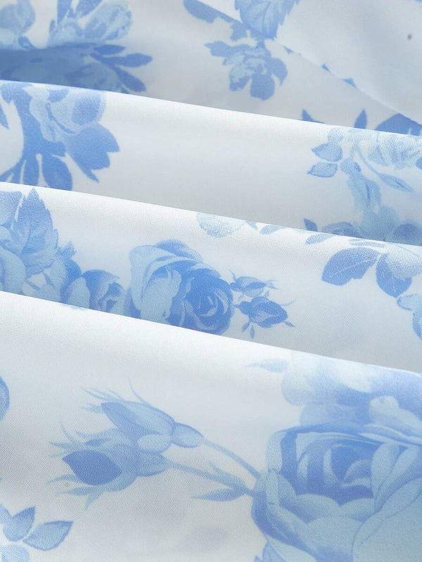 Vista superior del vestido con diseño de espalda abierta y estampado de rosas azules
