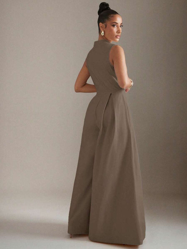 Silueta de un jumpsuit formal de pierna ancha mostrando el corte y la caída de la tela.