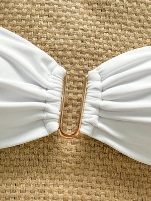 Bikini Tipo Tanga Top Bandeau Blanco Liso Con Detalle Metálico