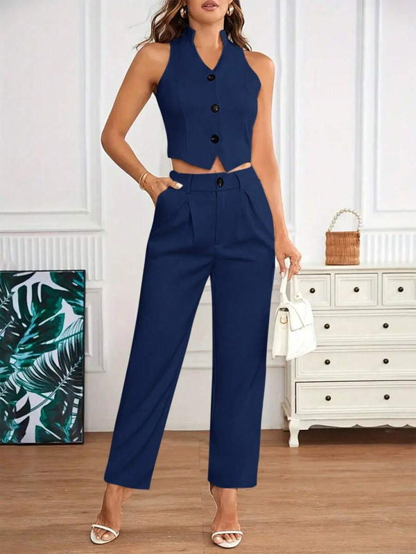 Detalle top con botones conjunto azul marino