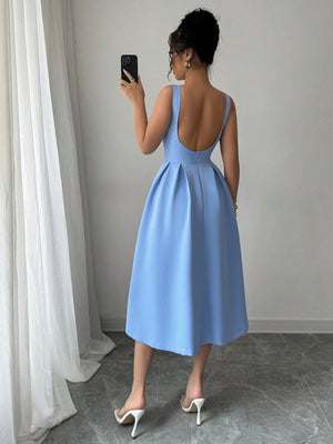 Vestido midi azul elegante A línea con espalda descubierta vista trasera.