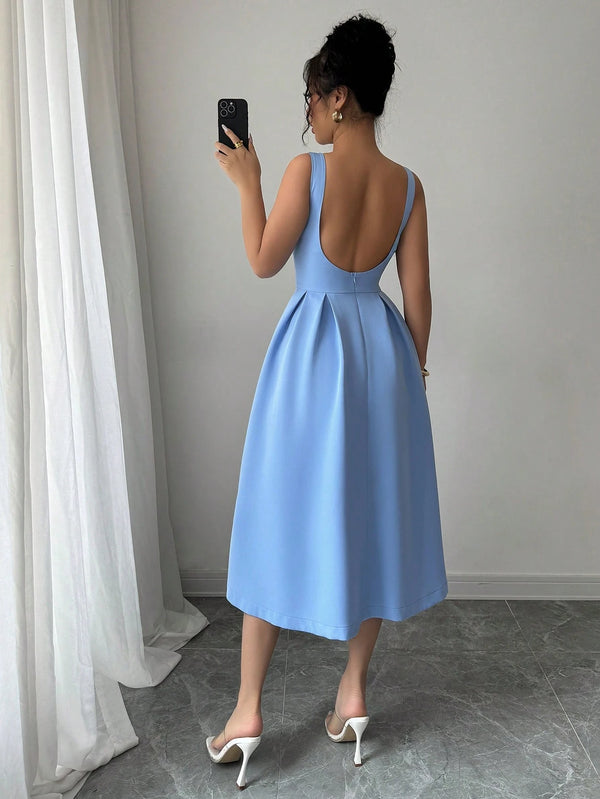 Vestido midi azul elegante A línea con espalda descubierta vista trasera.