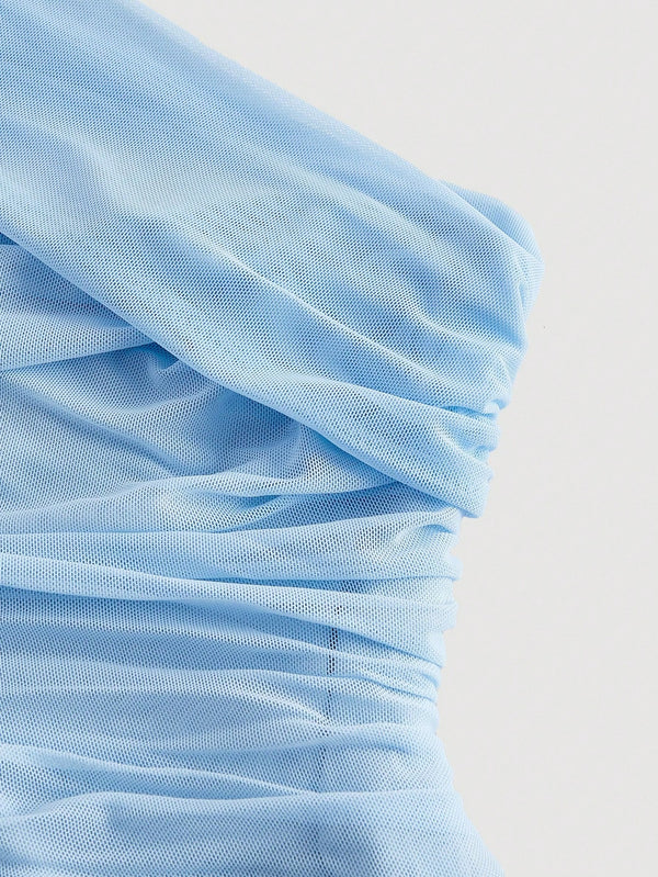 Vestido midi azul asimétrico ajustado elegante detalle fruncido