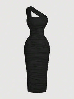 Vestido negro midi de un solo hombro con fruncido completo.