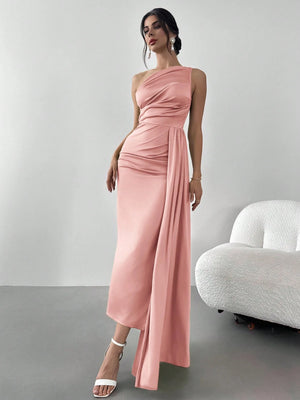 Vestido rosa largo asimétrico elegante de noche.