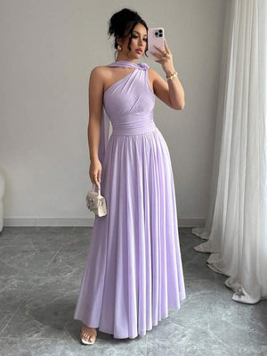 Vestido largo lila de fiesta con escote de un hombro y cintura fruncida vista frontal