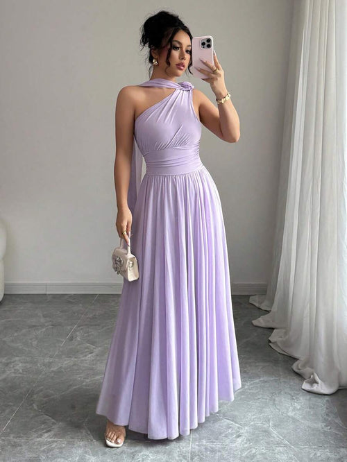 Vestido largo lila de fiesta con escote de un hombro y cintura fruncida vista frontal
