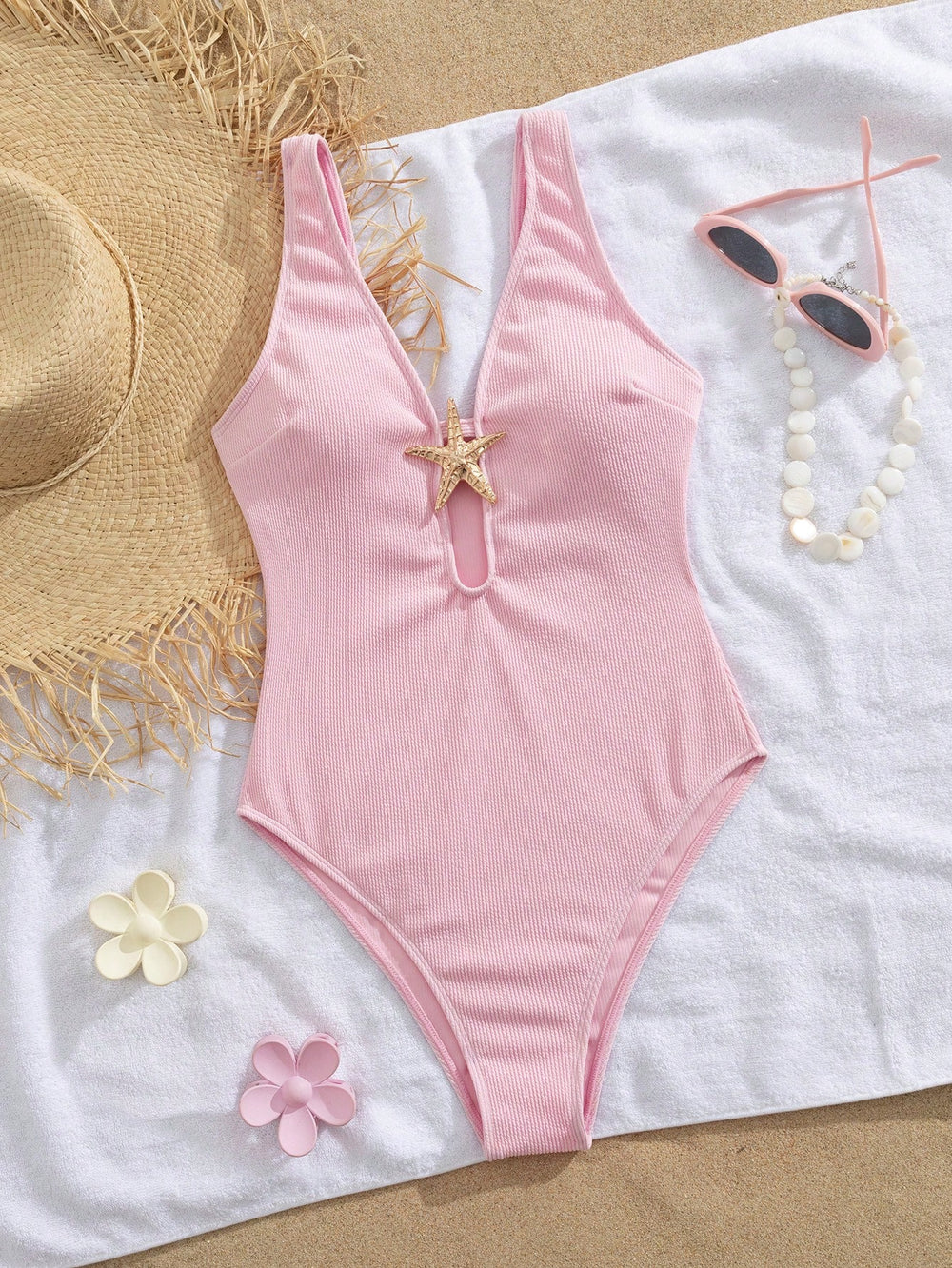 Traje De Baño Rosa Textura vista frontal con estrella de mar dorada.