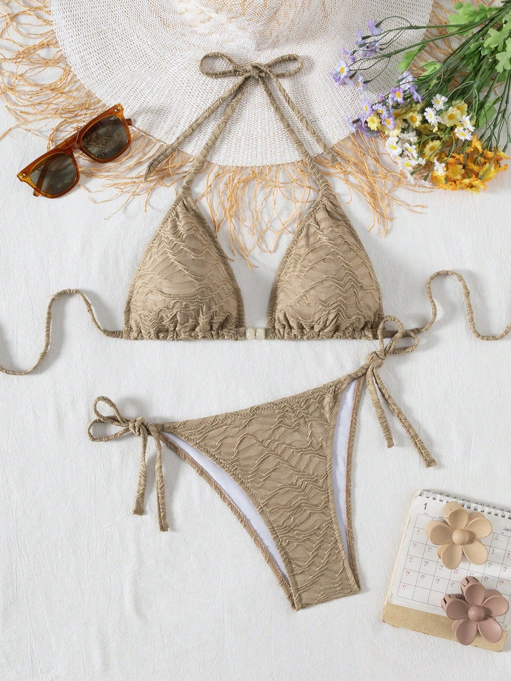 Bikini Caqui Texturizado Con Top Triangular Y Lazo Ajustable