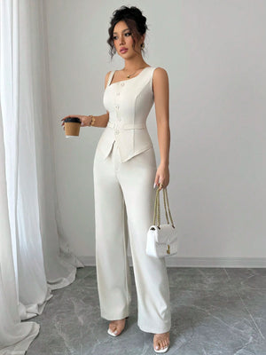 Detalle del top asimétrico del Conjunto Elegante Albaricoque.