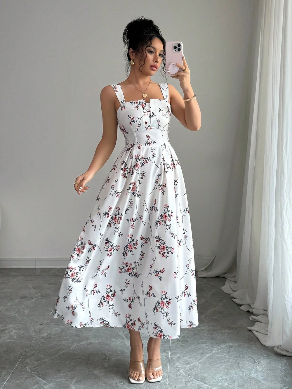 Vestido floral midi blanco ajustado frontal