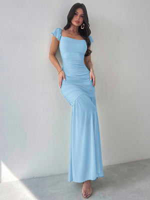 Vista completa del vestido largo azul con talle alto.