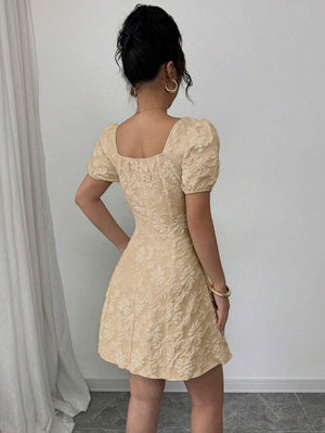 Vestido caqui corte A línea elegante vista trasera