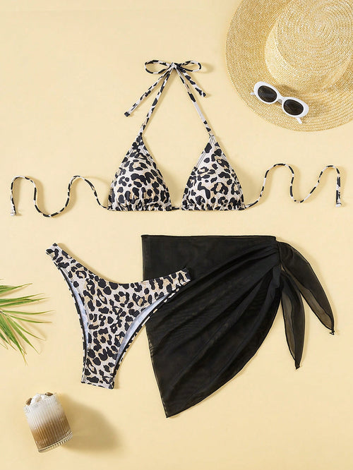 Imagen 1: Vista completa del Conjunto de Bikini Leopardo con su pareo.