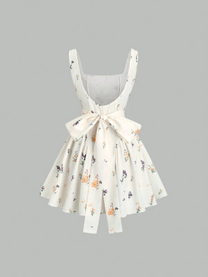 Imagen 2: Espalda descubierta con gran lazo del Vestido Corto Floral.