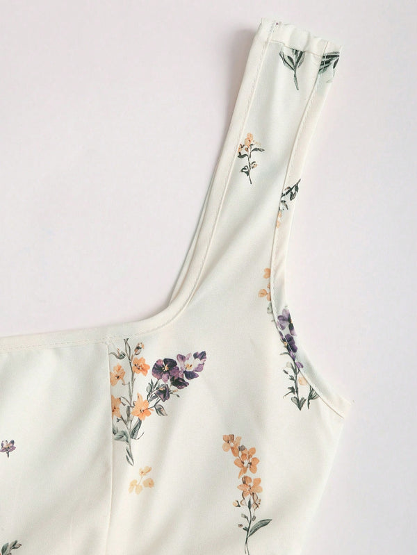 Imagen 3: Detalle del escote cuadrado y tirantes del Vestido Corto Floral.
