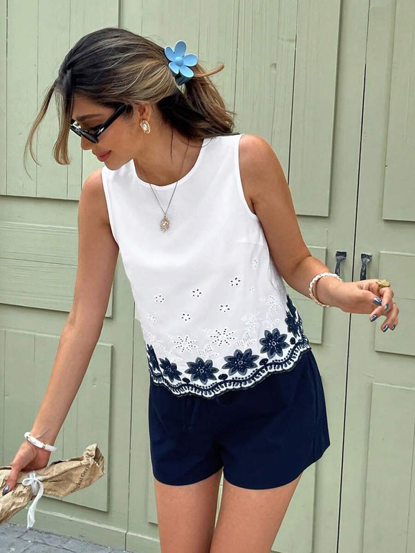 Blusa Blanca Sin Mangas Con Bordado Floral Azul