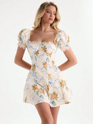 Vestido mini floral bohemio con escote cuadrado vista frontal
