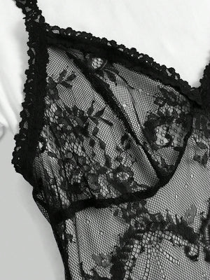 Detalle de encaje del Vestido Largo Blanco Y Negro Con Encaje En Contraste