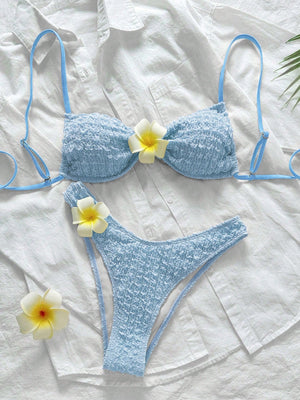 Bikini Celeste Textura Con Rosa 3D Y Hebilla