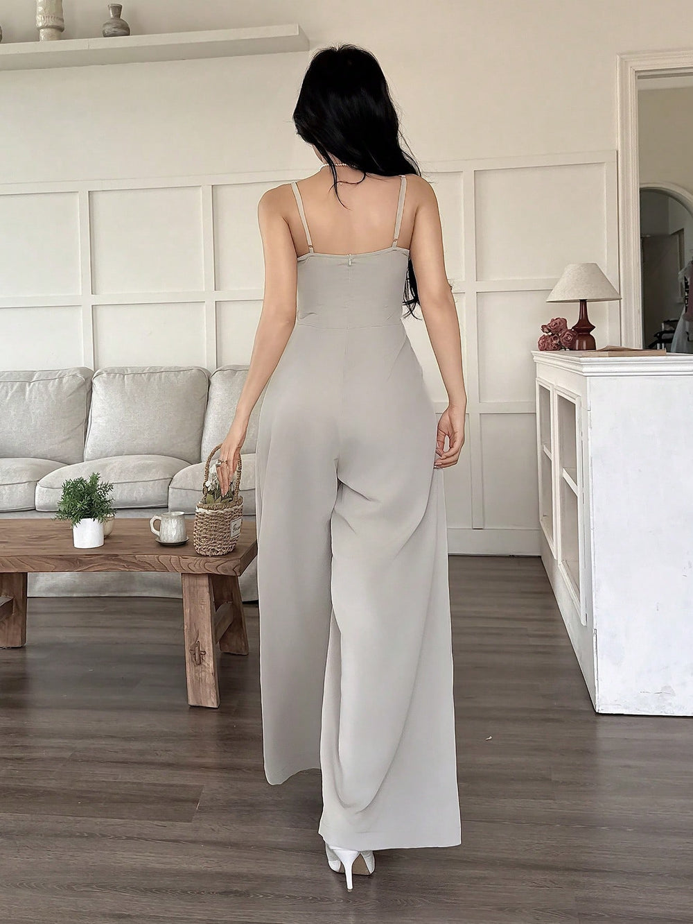 Jumpsuit albaricoque elegante para mujer.