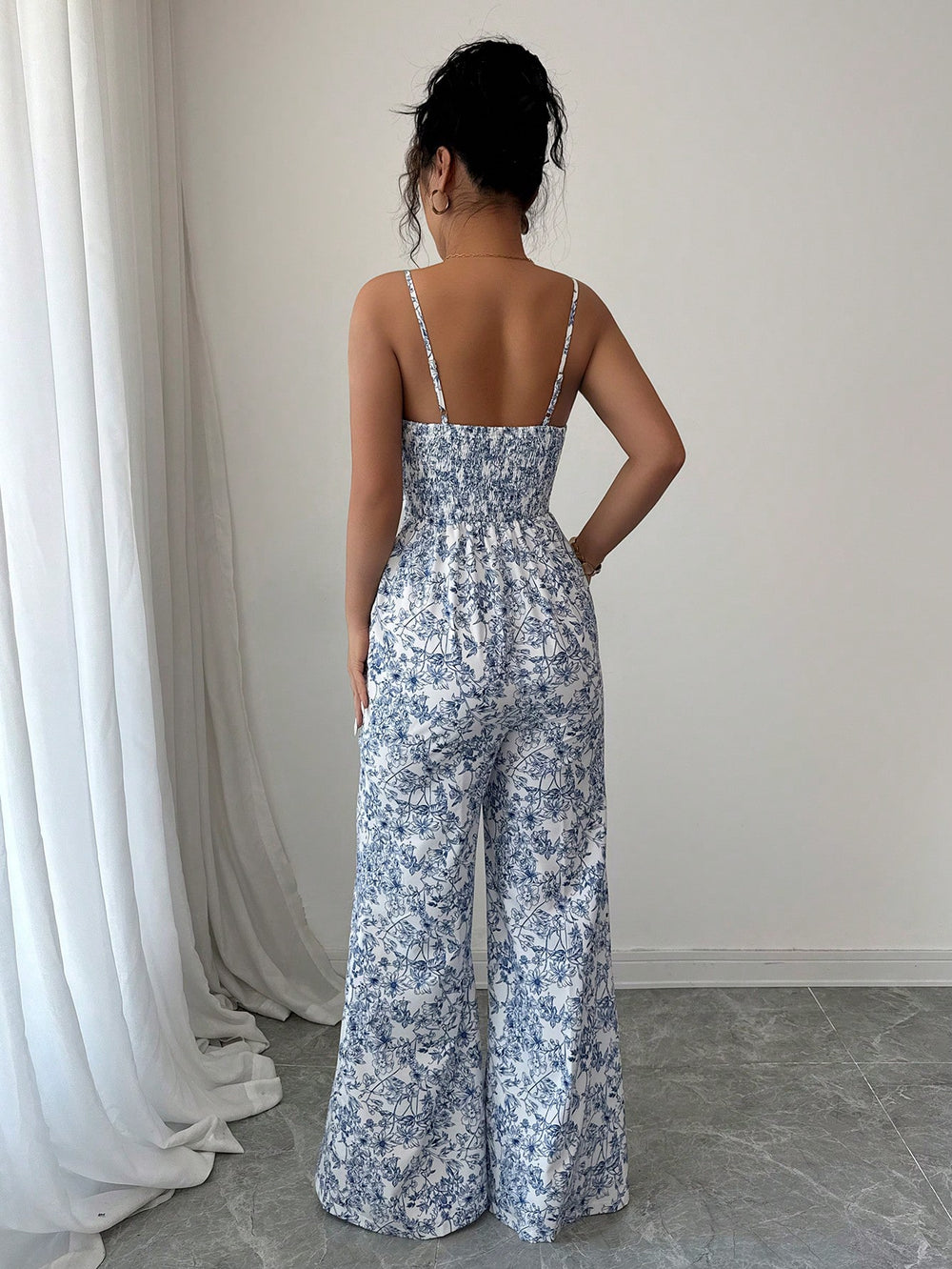 Mono bohemio multicolor con tirantes finos vista frontal