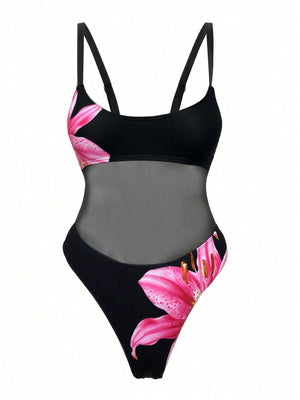 Detalle frontal del traje de baño negro con malla