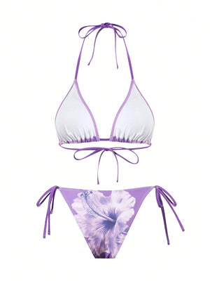 Falda pareo morada a juego con bikini floral.