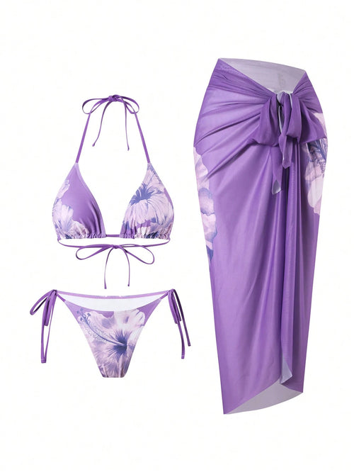 Bikini morado floral con pareo de 3 piezas vista frontal.