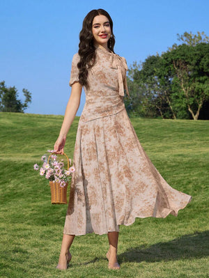Vestido Midi Floral Elegante Con Lazo Al Cuello
