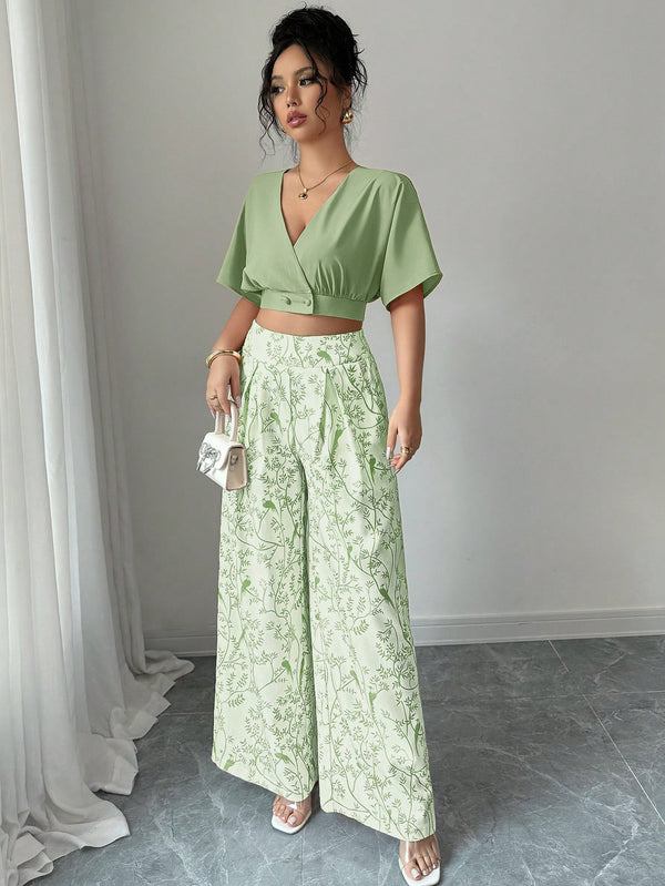 Blusa del Conjunto Bohemio Verde De Blusa Crop Y Pantalón Estampado Floral.