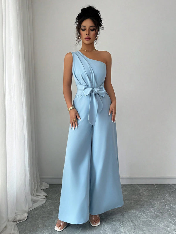 Enterizo azul asimétrico elegante con lazo y pierna ancha look completo