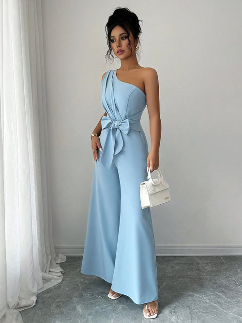 Enterizo azul asimétrico elegante con lazo y pierna ancha vista frontal