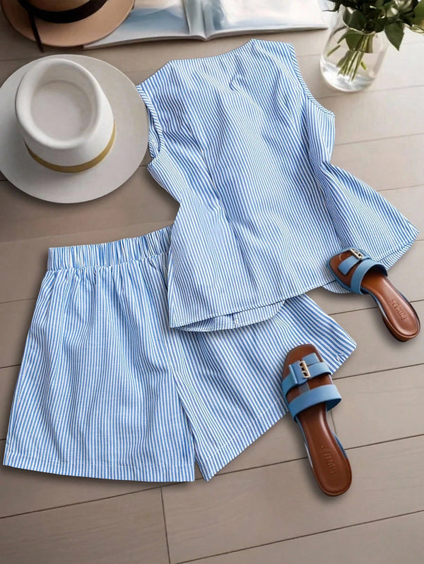 Conjunto Azul De Rayas Con Lazos Delanteros y shorts vista posterior
