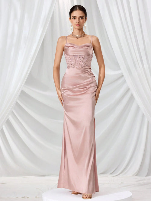 Vestido largo de fiesta champán con tirantes finos vista frontal.