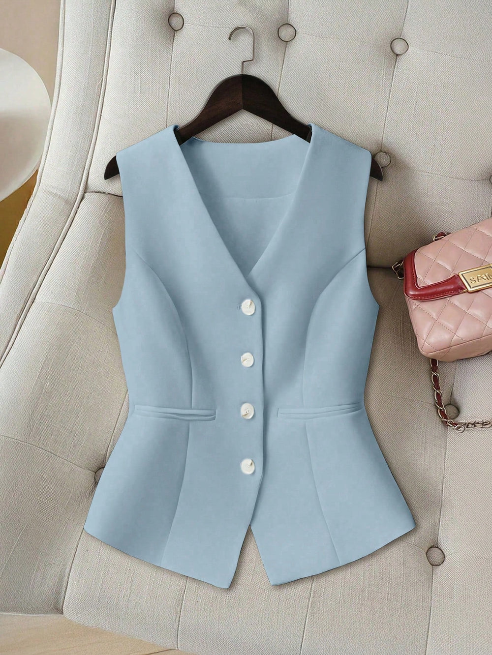 Chaleco Azul Tank Asimétrico con botones frontales vista frontal.