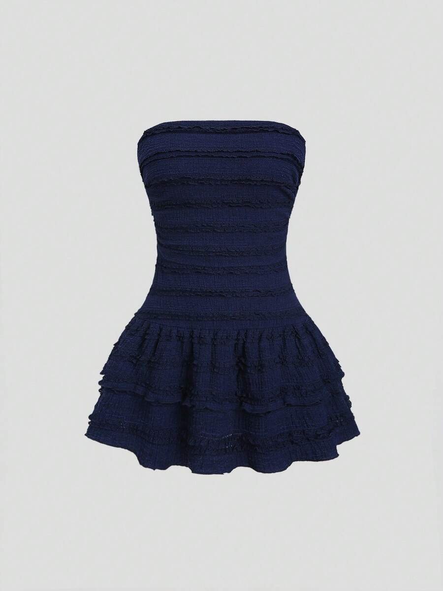 Vestido mini elegante azul marino sin tirantes con volantes.