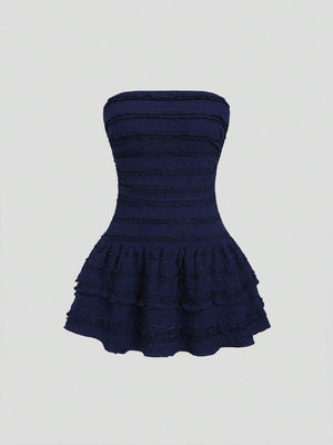 Vestido mini elegante azul marino sin tirantes con volantes.