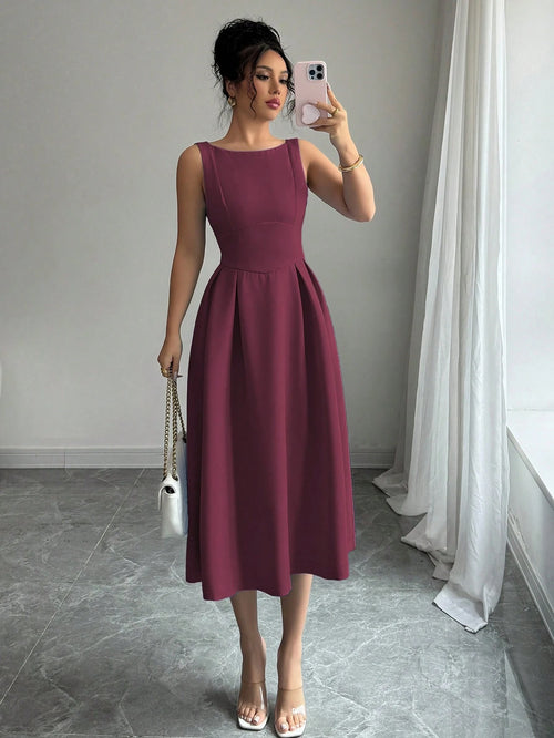 Vestido granate elegante midi sin mangas vista frontal