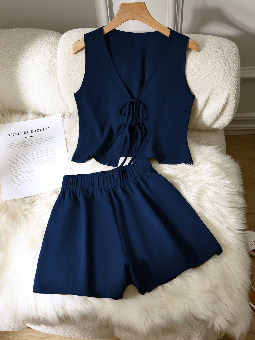 Conjunto Azul Marino Top Con Nudo Y Shorts Sueltos